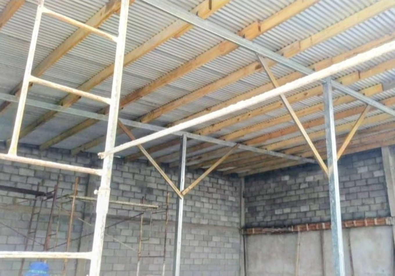 VENTA DOS GALPONES JORGE NEWBERY Y CALLE 433 