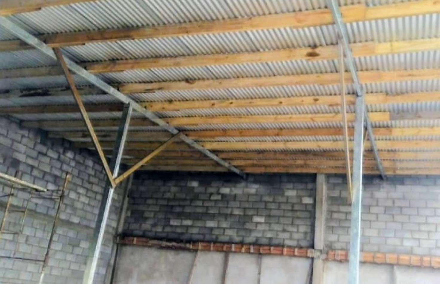 VENTA DOS GALPONES JORGE NEWBERY Y CALLE 433 