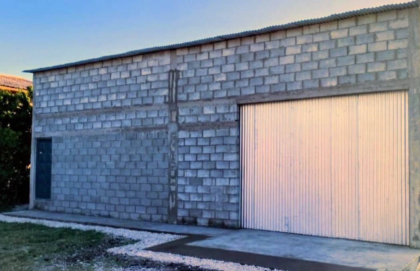 VENTA DOS GALPONES JORGE NEWBERY Y CALLE 433 