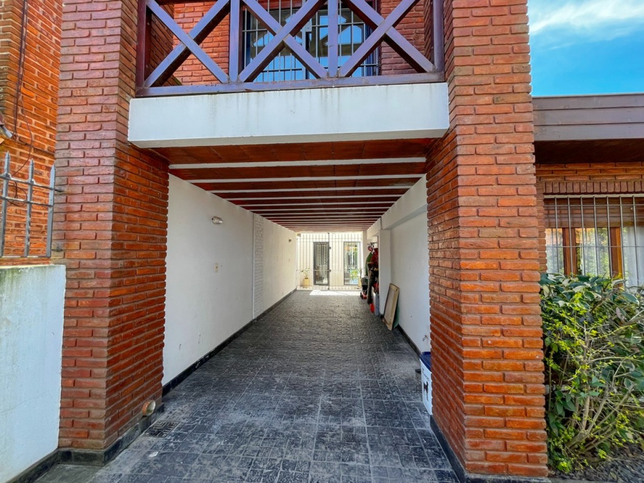 VENTA CASA 4 AMBIENTES LOS PINARES JARDIN PISCINA CLIMATIZADA 