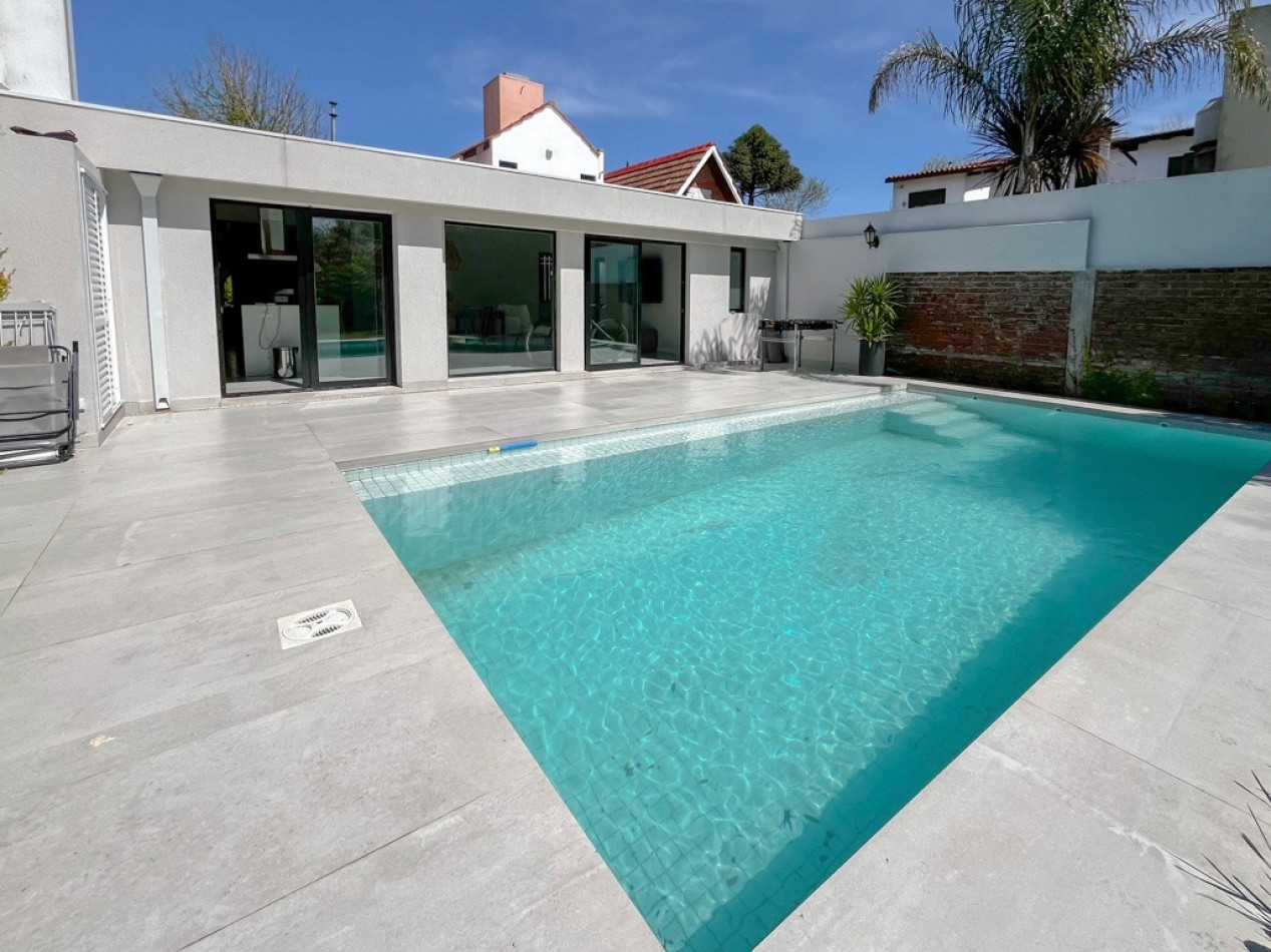 VENTA CASA 4 AMBIENTES LOS PINARES JARDIN PISCINA CLIMATIZADA 