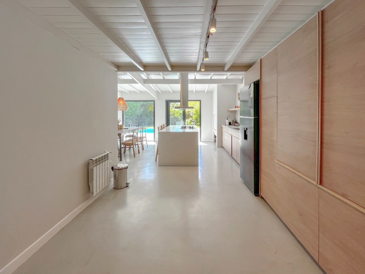 VENTA CASA 4 AMBIENTES LOS PINARES JARDIN PISCINA CLIMATIZADA 