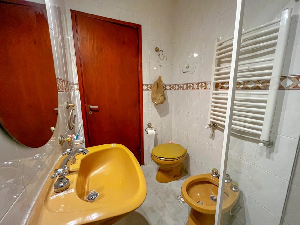 VENTA CASA 4 AMBIENTES LOS PINARES JARDIN PISCINA CLIMATIZADA 