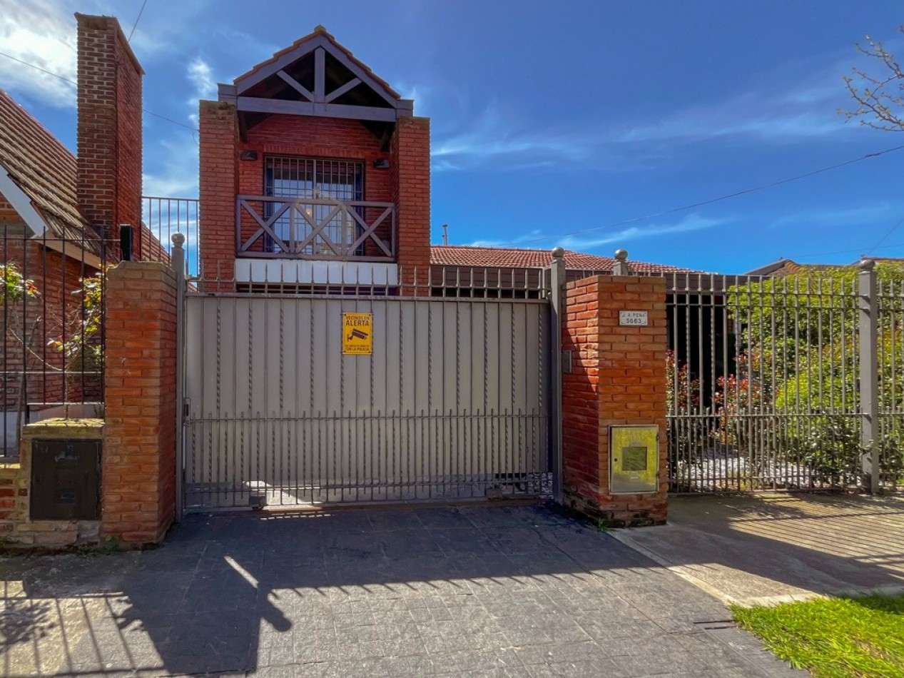 VENTA CASA 4 AMBIENTES LOS PINARES JARDIN PISCINA CLIMATIZADA 