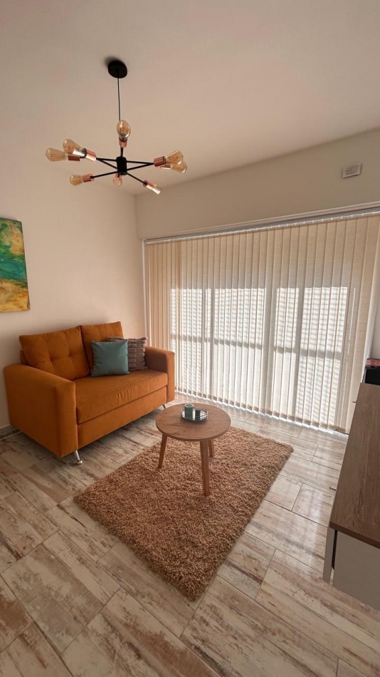 VENTA  DEPARTAMENTO 2 AMBIENTES CON DEPENDENCIA AL  FRENTE CON BALCON  RECICLADO ZONA CENTRO  OPCION COCHERA  