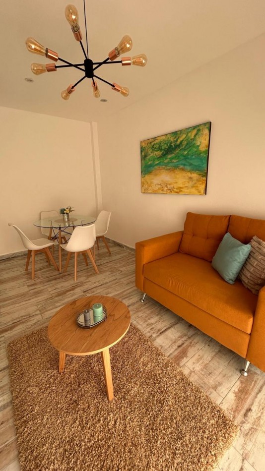 VENTA  DEPARTAMENTO 2 AMBIENTES CON DEPENDENCIA AL  FRENTE CON BALCON  RECICLADO ZONA CENTRO  OPCION COCHERA  