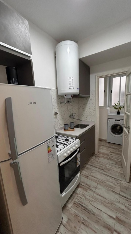 VENTA  DEPARTAMENTO 2 AMBIENTES CON DEPENDENCIA AL  FRENTE CON BALCON  RECICLADO ZONA CENTRO  OPCION COCHERA  