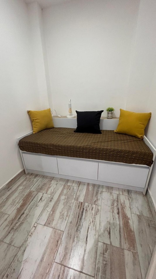 VENTA  DEPARTAMENTO 2 AMBIENTES CON DEPENDENCIA AL  FRENTE CON BALCON  RECICLADO ZONA CENTRO  OPCION COCHERA  