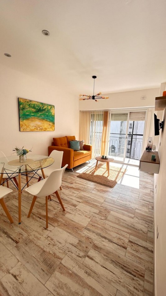 VENTA  DEPARTAMENTO 2 AMBIENTES CON DEPENDENCIA AL  FRENTE CON BALCON  RECICLADO ZONA CENTRO  OPCION COCHERA  