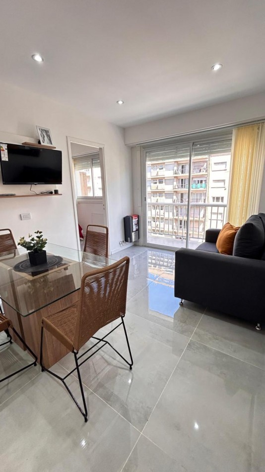 VENTA DEPARTAMENTO 3 AMBIENTES AL FRENTE CON BALCON RECICLADO ZONA PLAZA COLON