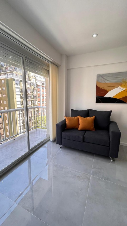 VENTA DEPARTAMENTO 3 AMBIENTES AL FRENTE CON BALCON RECICLADO ZONA PLAZA COLON