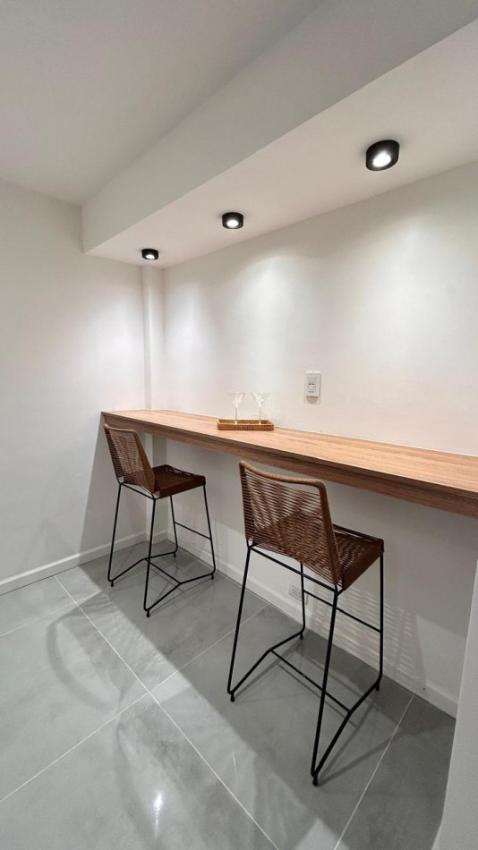 VENTA DEPARTAMENTO 3 AMBIENTES AL FRENTE CON BALCON RECICLADO ZONA PLAZA COLON