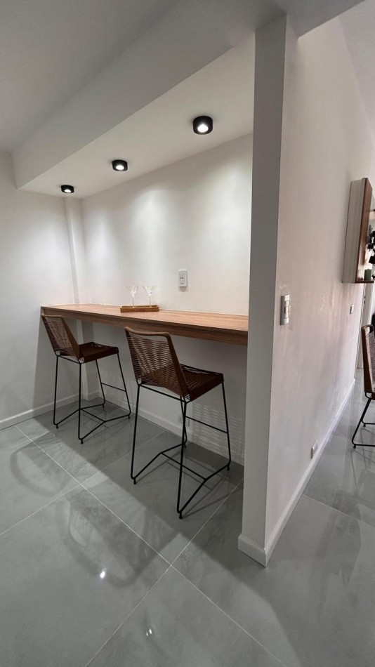 VENTA DEPARTAMENTO 3 AMBIENTES AL FRENTE CON BALCON RECICLADO ZONA PLAZA COLON