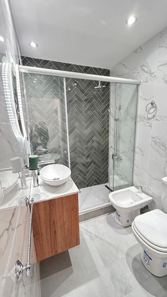 VENTA DEPARTAMENTO 3 AMBIENTES AL FRENTE CON BALCON RECICLADO ZONA PLAZA COLON