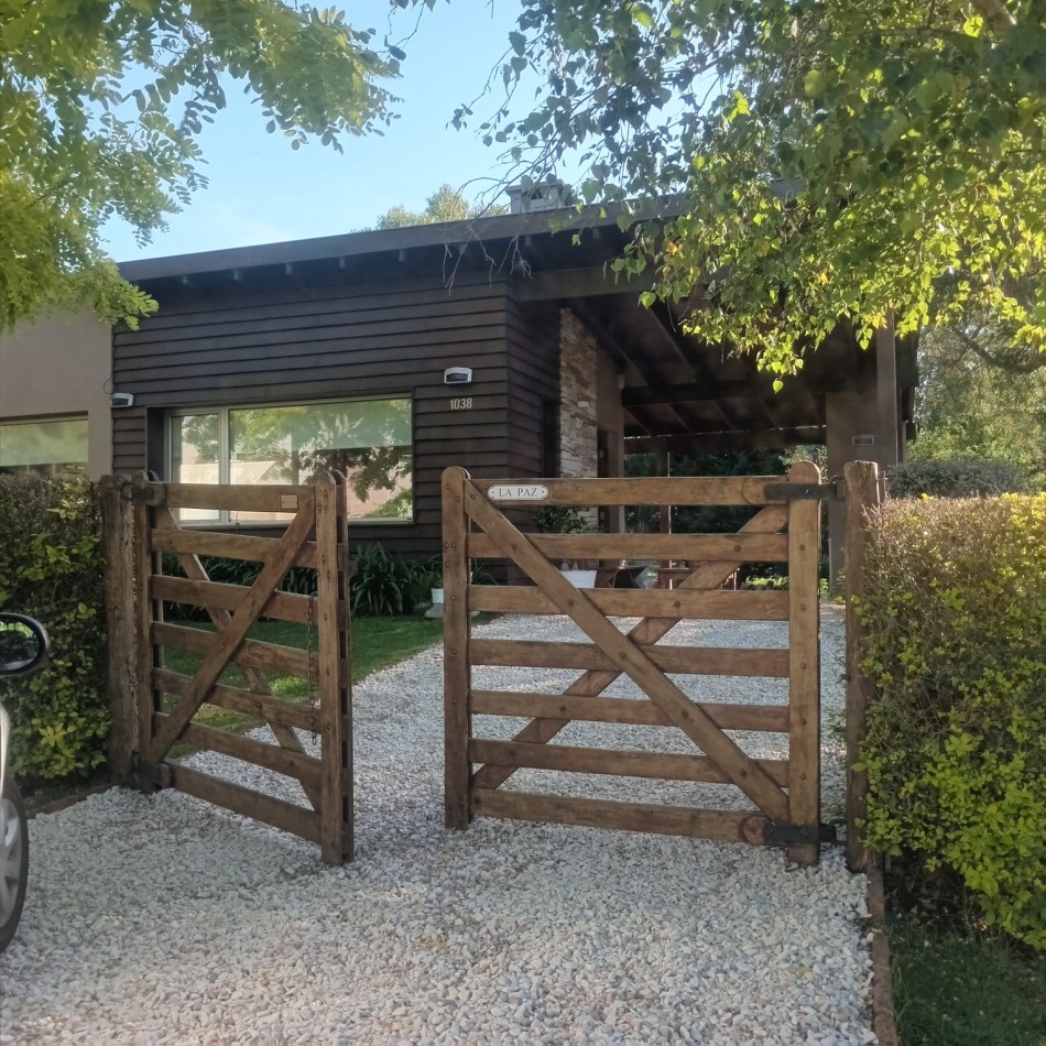 VENTA CASA 4 AMBIENTES ACANTILADOS 