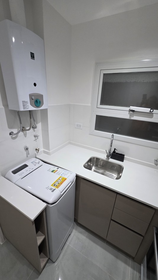 VENTA DEPARTAMENTO 2 AMBIENTES AL FRENTE CON BALCON PLAZA COLON 