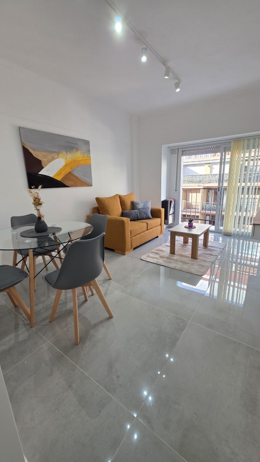 VENTA DEPARTAMENTO 2 AMBIENTES AL FRENTE CON BALCON PLAZA COLON 