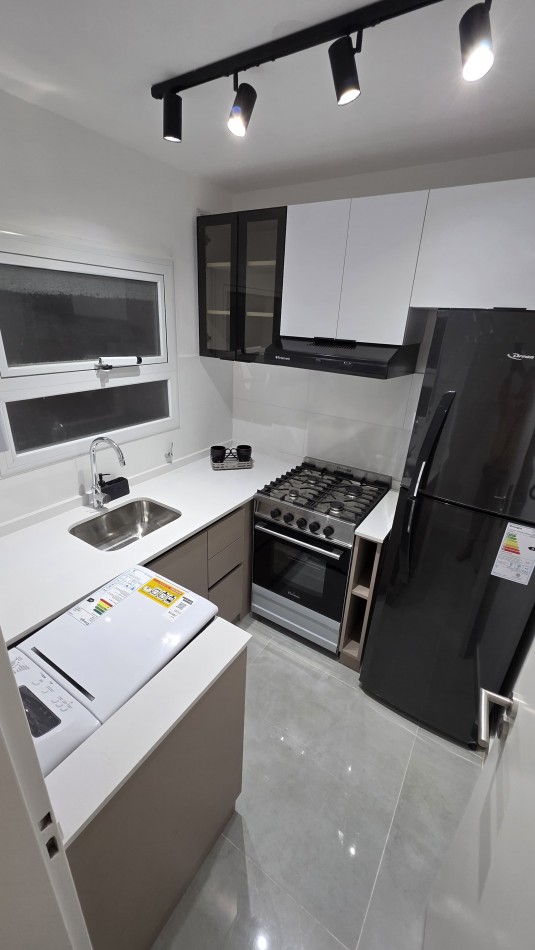 VENTA DEPARTAMENTO 2 AMBIENTES AL FRENTE CON BALCON PLAZA COLON 