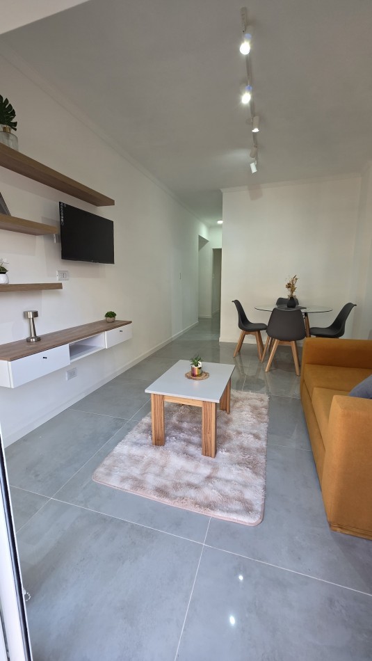 VENTA DEPARTAMENTO 2 AMBIENTES AL FRENTE CON BALCON PLAZA COLON 