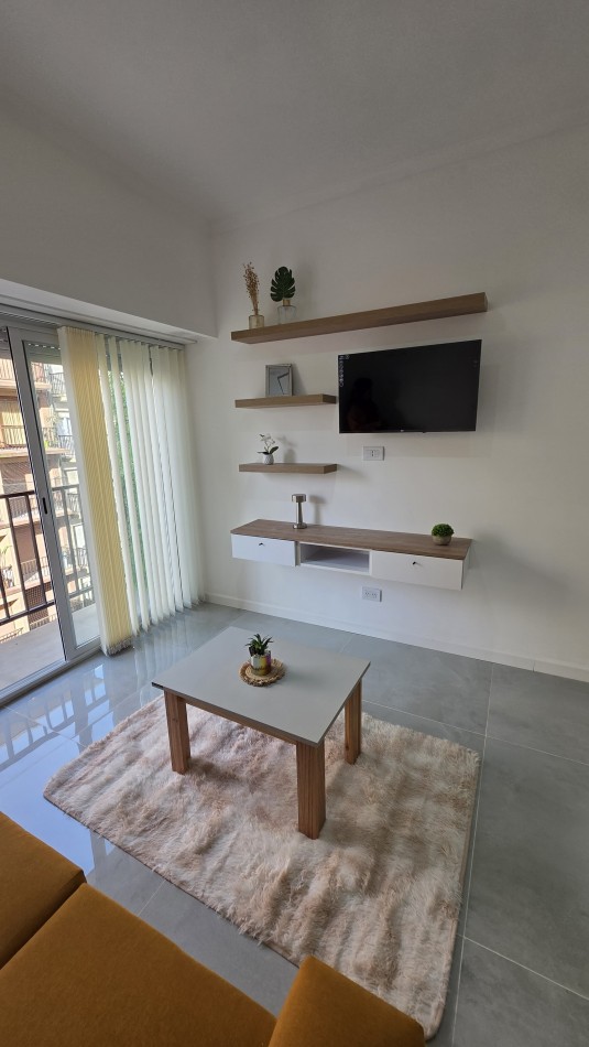 VENTA DEPARTAMENTO 2 AMBIENTES AL FRENTE CON BALCON PLAZA COLON 