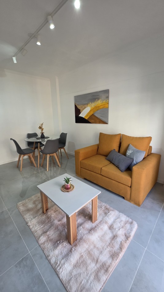 VENTA DEPARTAMENTO 2 AMBIENTES AL FRENTE CON BALCON PLAZA COLON 