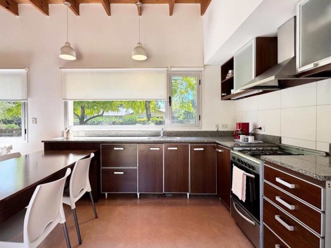 VENTA CASA 4 AMBIENTES ACANTILADOS 