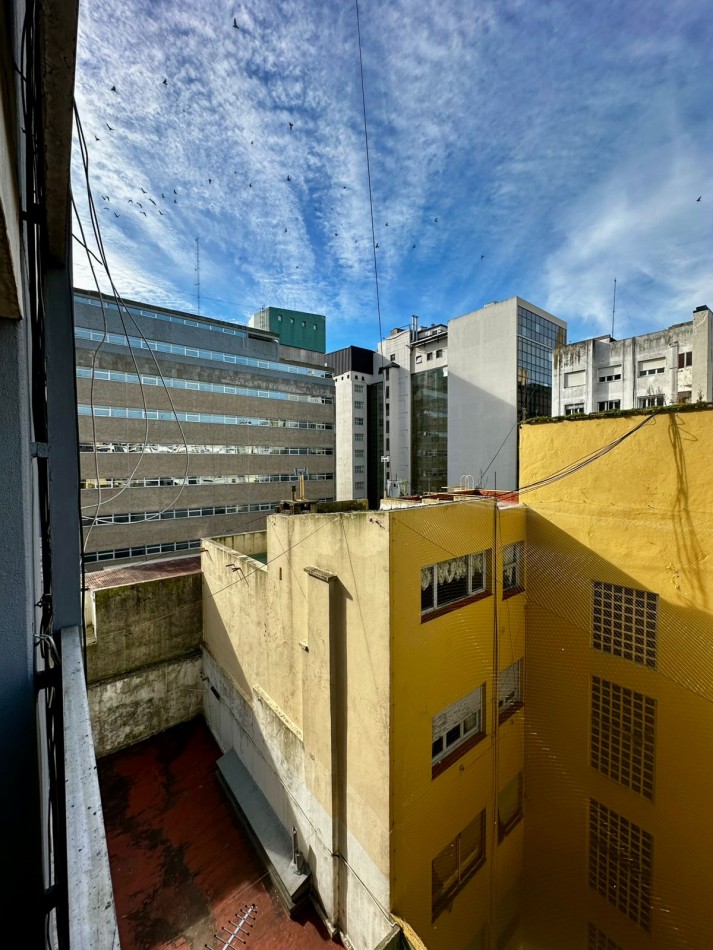 DEPARTAMENTO 2 AMBIENTES RECICLADO CENTRO BALCON 