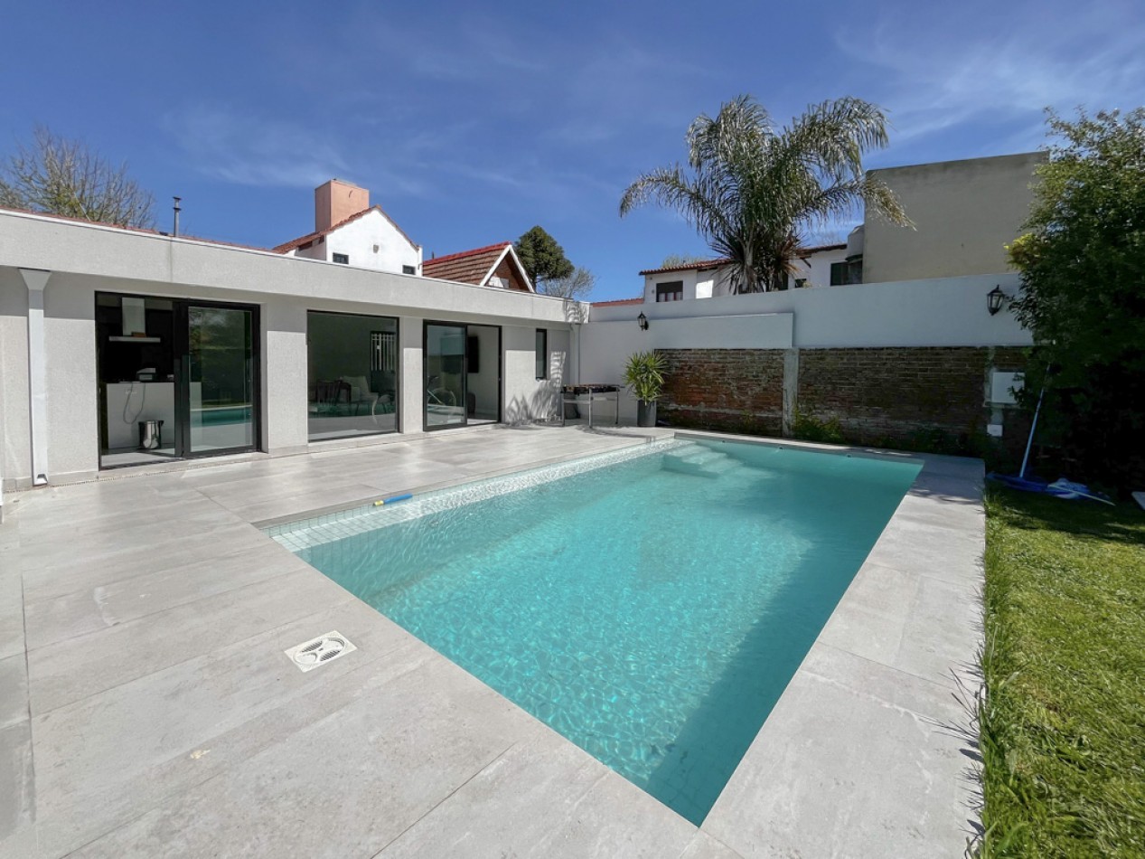 VENTA CASA 4 AMBIENTES LOS PINARES JARDIN PISCINA CLIMATIZADA 