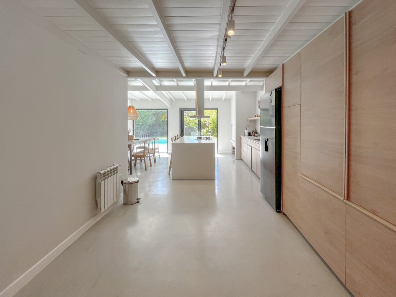 VENTA CASA 4 AMBIENTES LOS PINARES JARDIN PISCINA CLIMATIZADA 