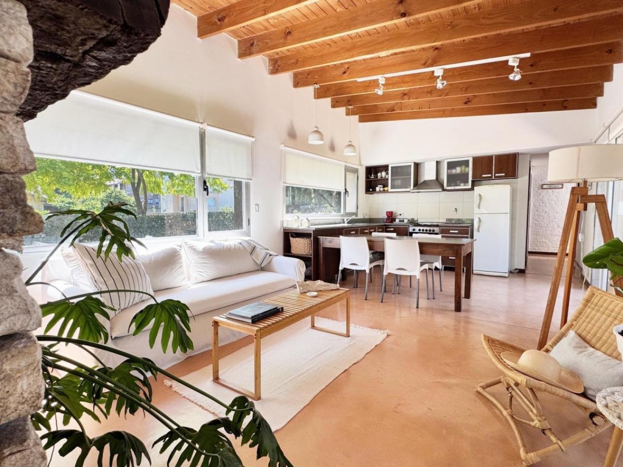 VENTA CASA 4 AMBIENTES ACANTILADOS JARDIN PARRILLA
