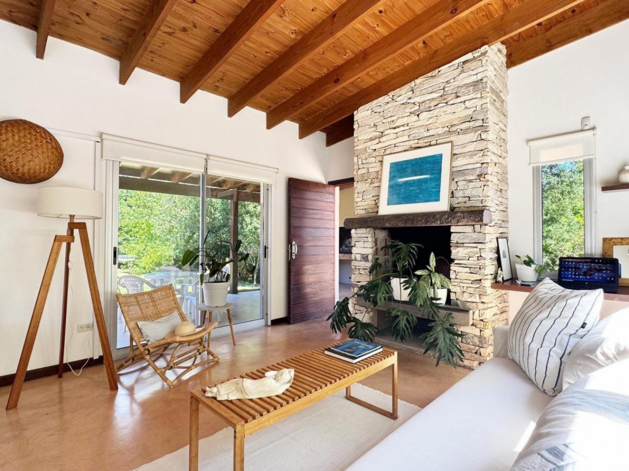VENTA CASA 4 AMBIENTES ACANTILADOS JARDIN PARRILLA