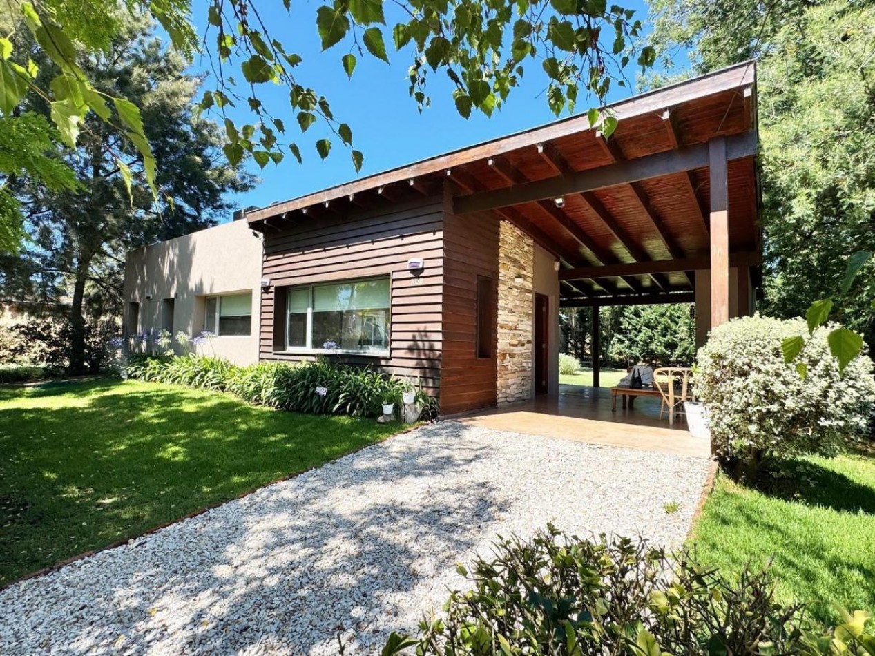 VENTA CASA 4 AMBIENTES ACANTILADOS JARDIN PARRILLA