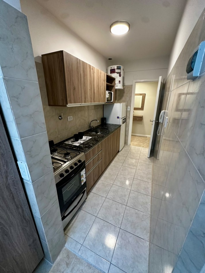 DEPARTAMENTO 2 AMBIENTES CON DEPENDENCIA AL FRENTE CON BALCON CENTRO