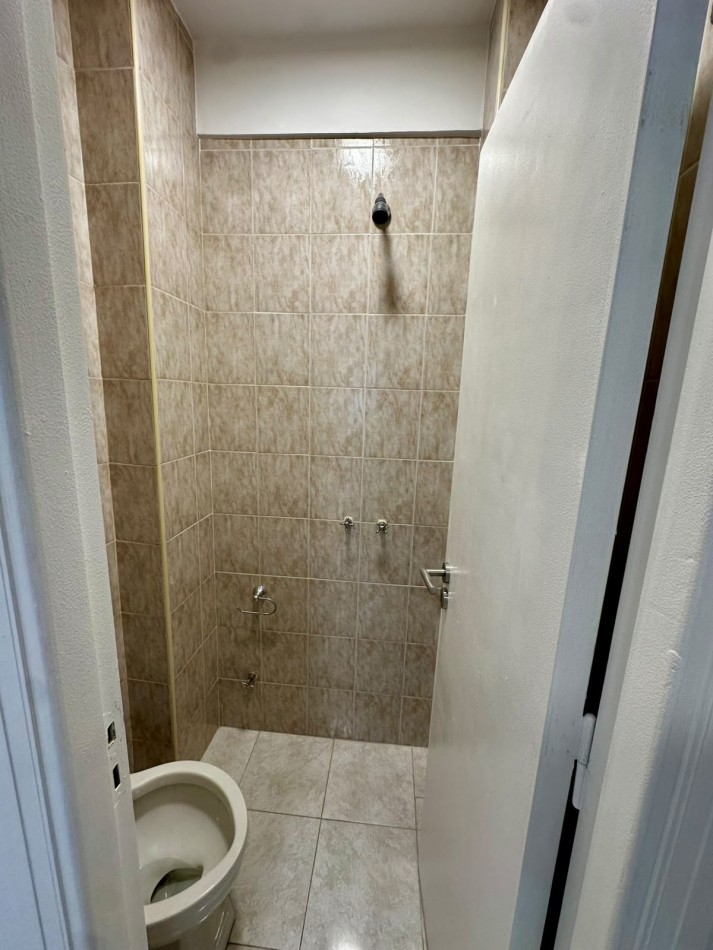DEPARTAMENTO 2 AMBIENTES CON DEPENDENCIA AL FRENTE CON BALCON CENTRO