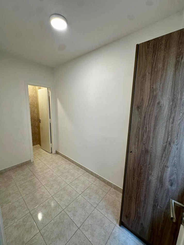 DEPARTAMENTO 2 AMBIENTES CON DEPENDENCIA AL FRENTE CON BALCON CENTRO