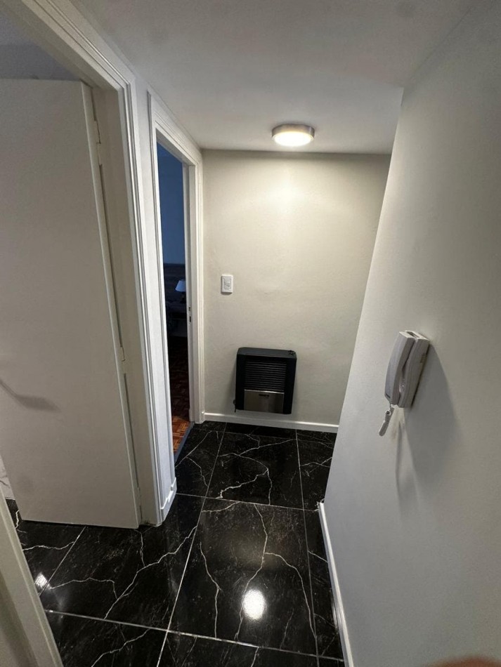 VENTA DEPARTAMENTO DOS AMBIENTESAL FRENTE CON BALCON RECICLADO CENTRO 