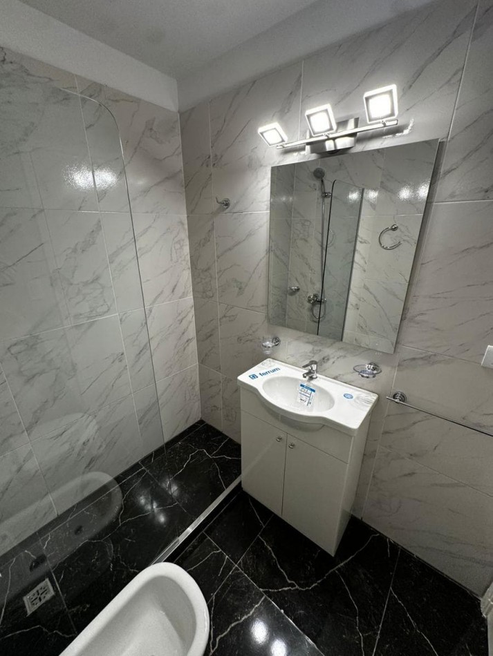 VENTA DEPARTAMENTO DOS AMBIENTESAL FRENTE CON BALCON RECICLADO CENTRO 