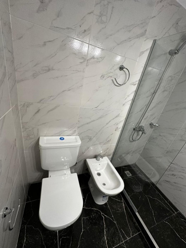 VENTA DEPARTAMENTO DOS AMBIENTESAL FRENTE CON BALCON RECICLADO CENTRO 