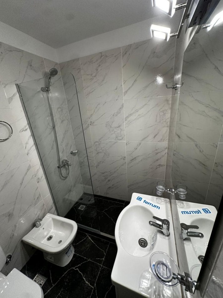 VENTA DEPARTAMENTO DOS AMBIENTESAL FRENTE CON BALCON RECICLADO CENTRO 