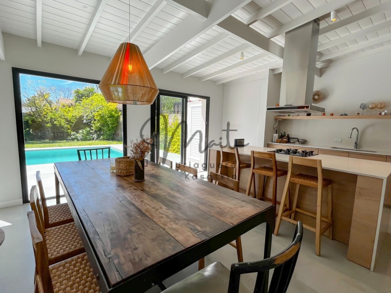 VENTA CASA 4 AMBIENTES LOS PINARES JARDIN PISCINA CLIMATIZADA 