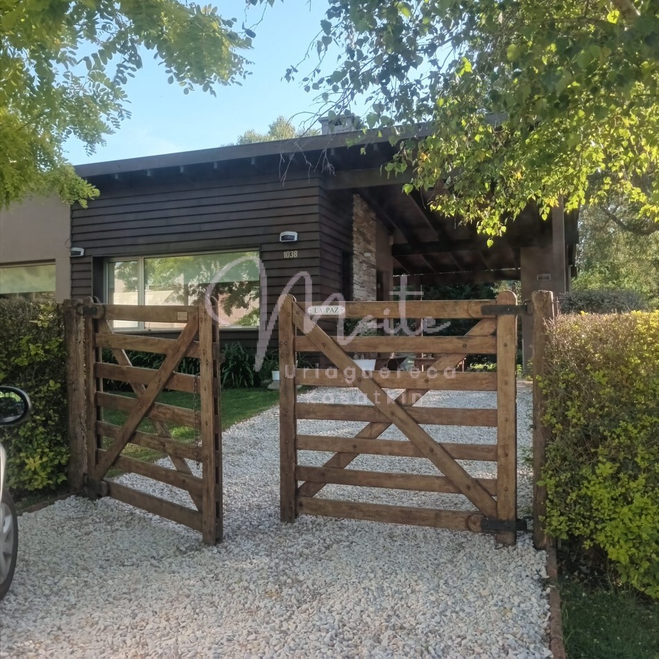 VENTA CASA 4 AMBIENTES ACANTILADOS 