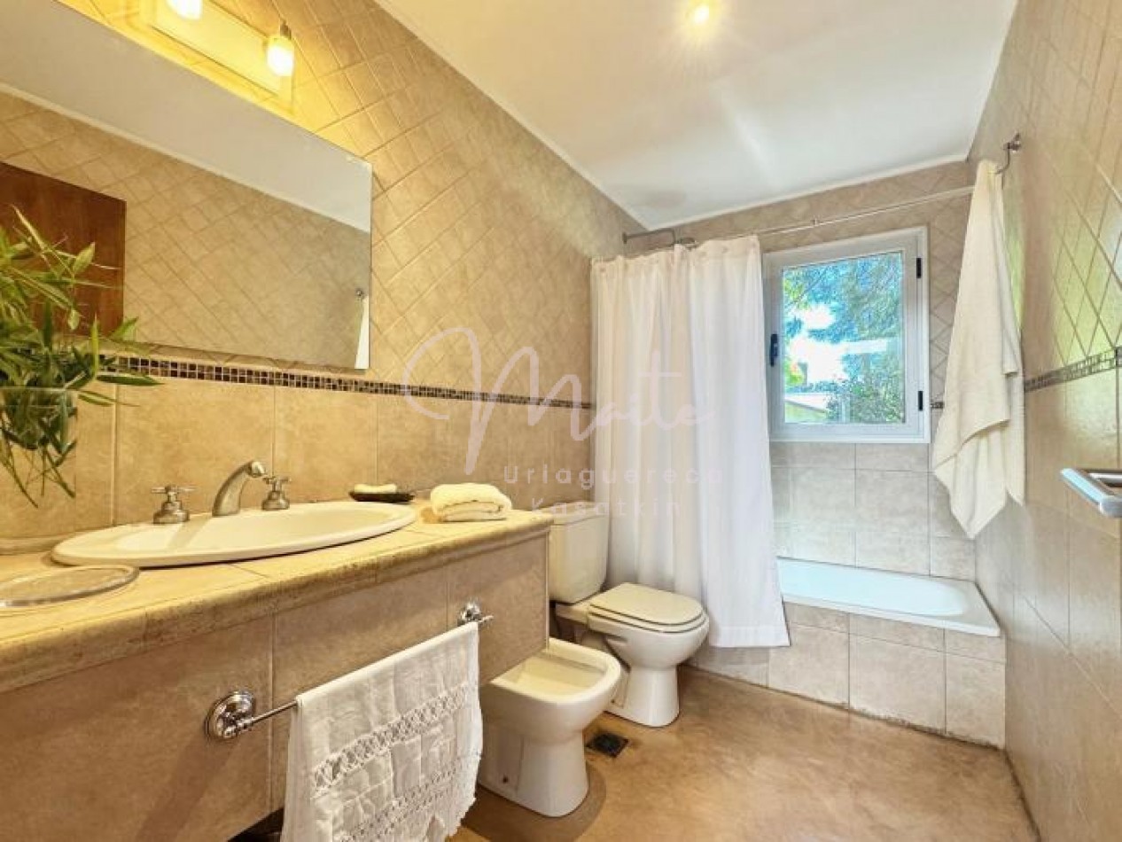 VENTA CASA 4 AMBIENTES ACANTILADOS 