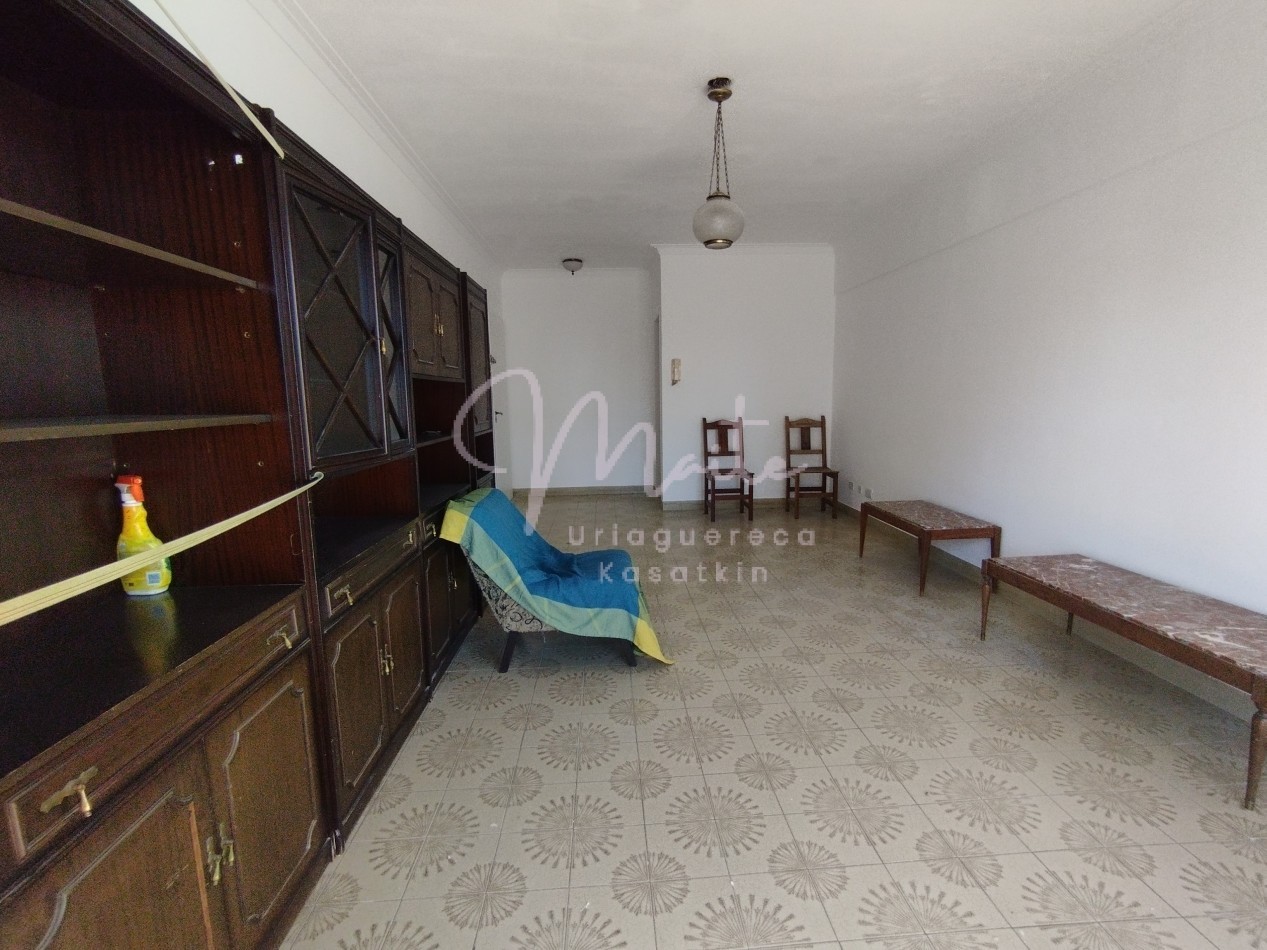 DEPARTAMENTO 2 AMBIENTES CON BALCON AL FRENTE ZONA CENTRO 