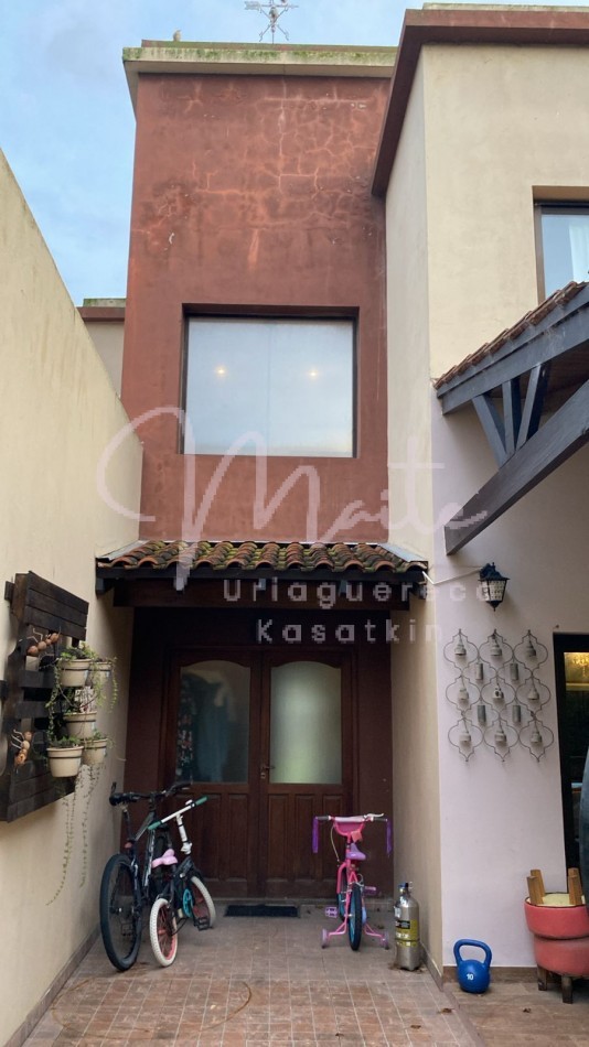 VENTA CASA 4 AMBIENTES ARENAS DEL SUR 