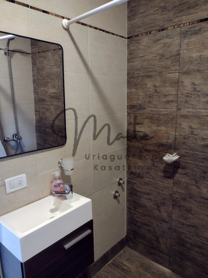 VENTA PH 2 AMB  PLANTA BAJA FRENTE PLAZA ITALIA  COCHERA DESCUBIERTA 