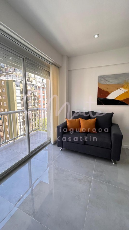 VENTA DEPARTAMENTO 3 AMBIENTES AL FRENTE CON BALCON RECICLADO ZONA PLAZA COLON