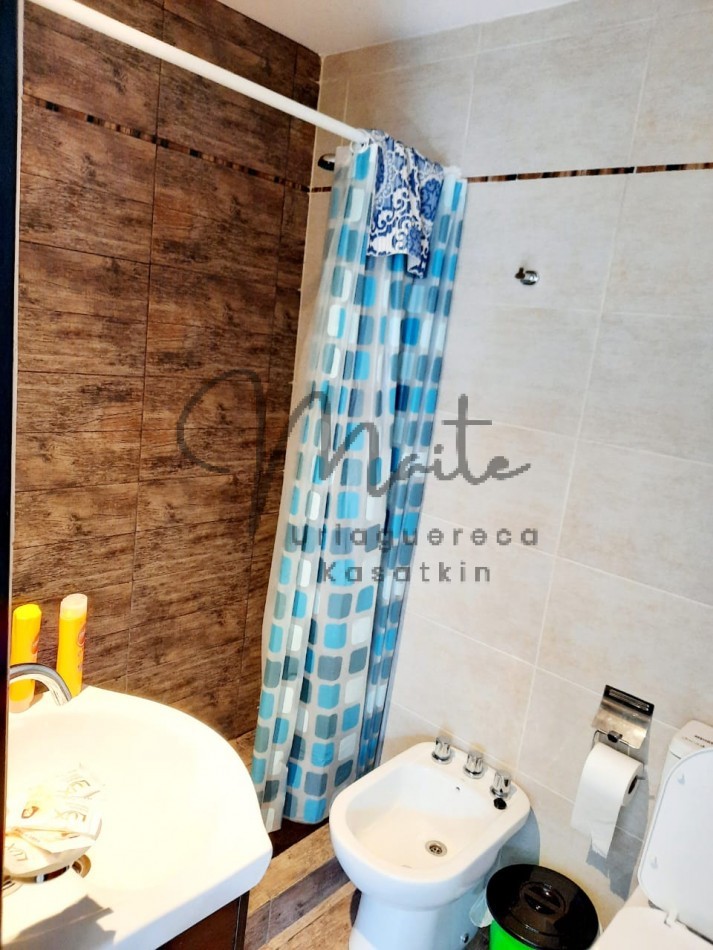 VENTA PH 2 AMB  PLANTA BAJA FRENTE PLAZA ITALIA  COCHERA DESCUBIERTA 