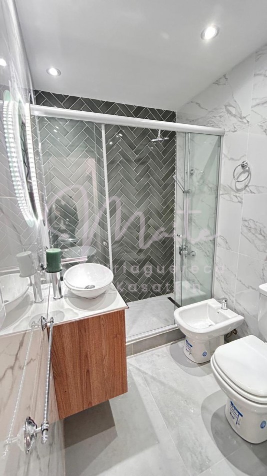 VENTA DEPARTAMENTO 3 AMBIENTES AL FRENTE CON BALCON RECICLADO ZONA PLAZA COLON