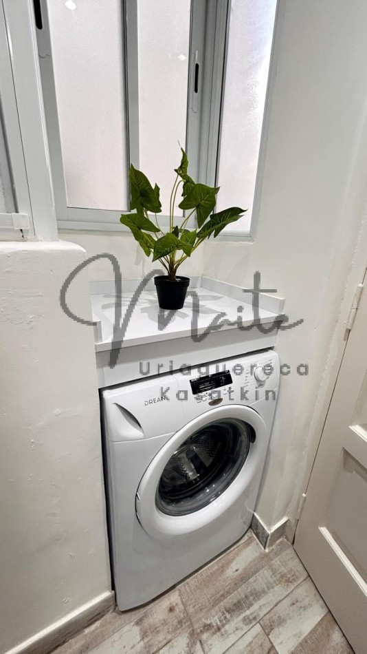 VENTA  DEPARTAMENTO 2 AMBIENTES CON DEPENDENCIA AL  FRENTE CON BALCON  RECICLADO ZONA CENTRO  OPCION COCHERA  