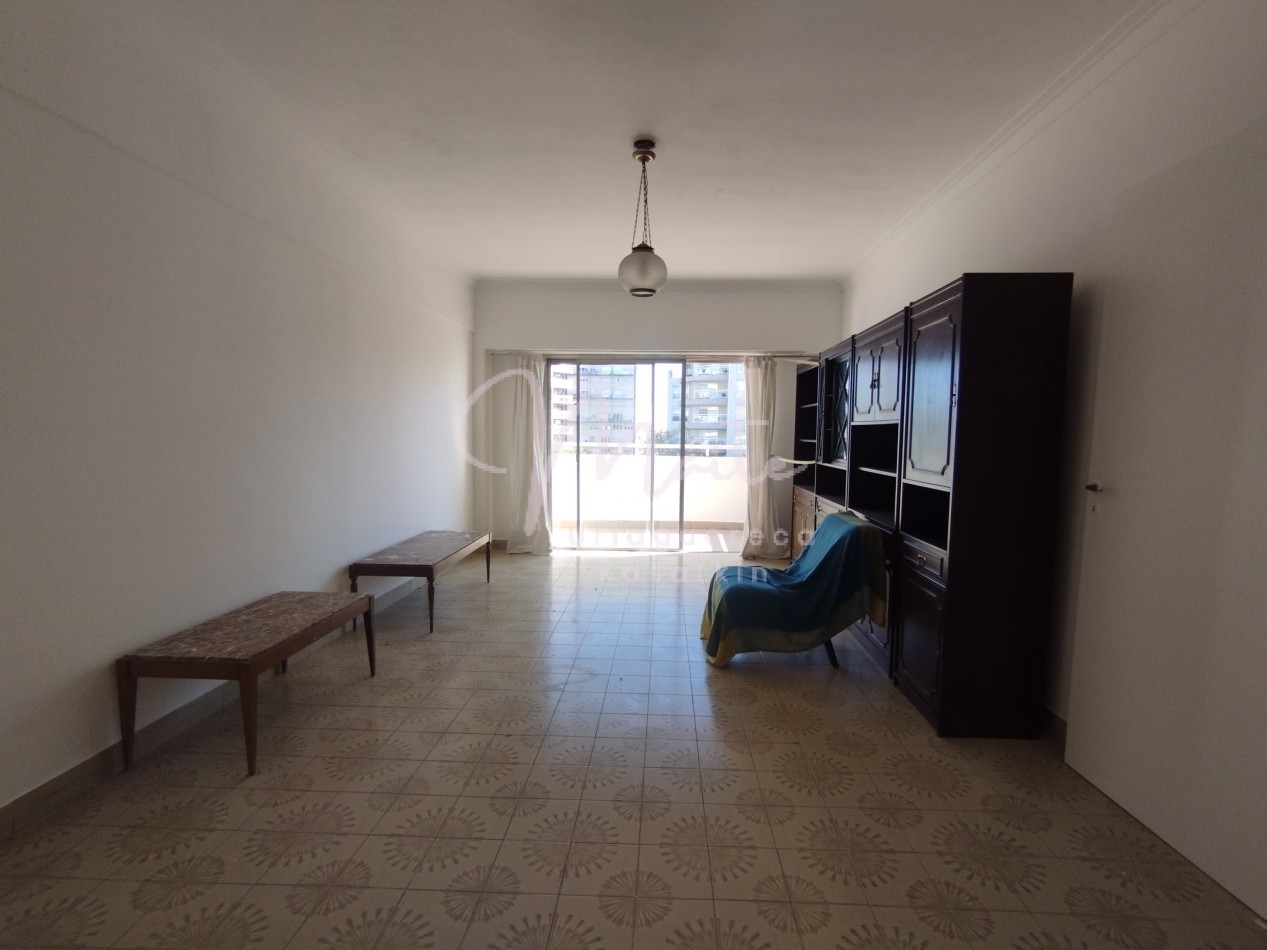 DEPARTAMENTO 2 AMBIENTES CON BALCON AL FRENTE ZONA CENTRO 